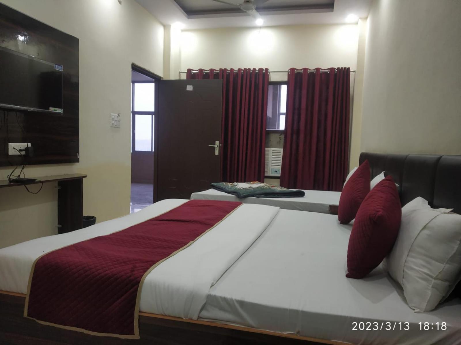 Hotel Aarti Darshan Haridwār Eksteriør billede